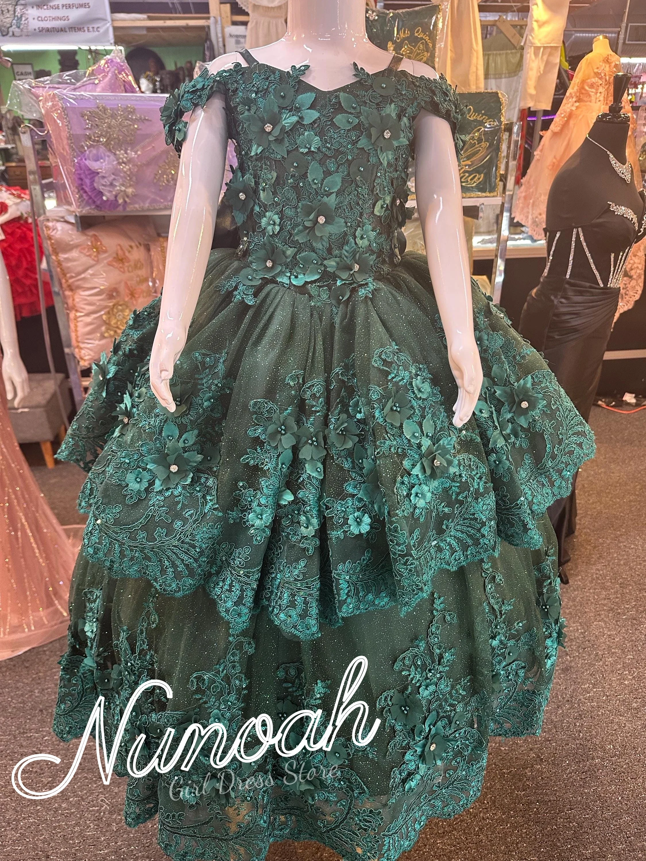 Dark Green Flower Girl Dress For Wedding Lace Appliques Girl Birthday Pageant Gowns Layered First Communion Gowns Customized
Dark Green Flower Girl Dress For Wedding Lace Appliques Girl Birthday Pageant Gowns Layered First Communion Gowns Customized