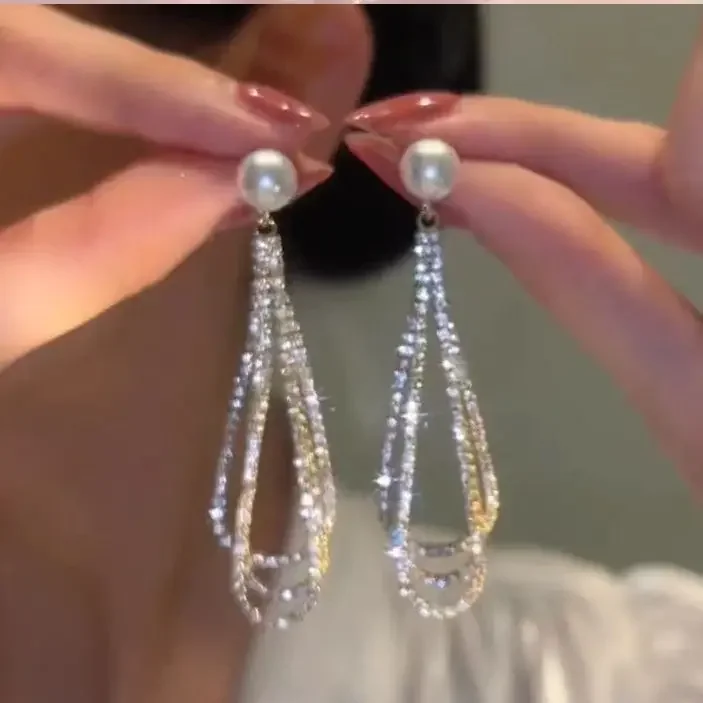 exquisite full diamond long fringed earrings women ins light luxury niche Internet celebrity same super fairy pearl earrings
exquisite full diamond long fringed earrings women ins light luxury niche Internet celebrity same super fairy pearl earrings