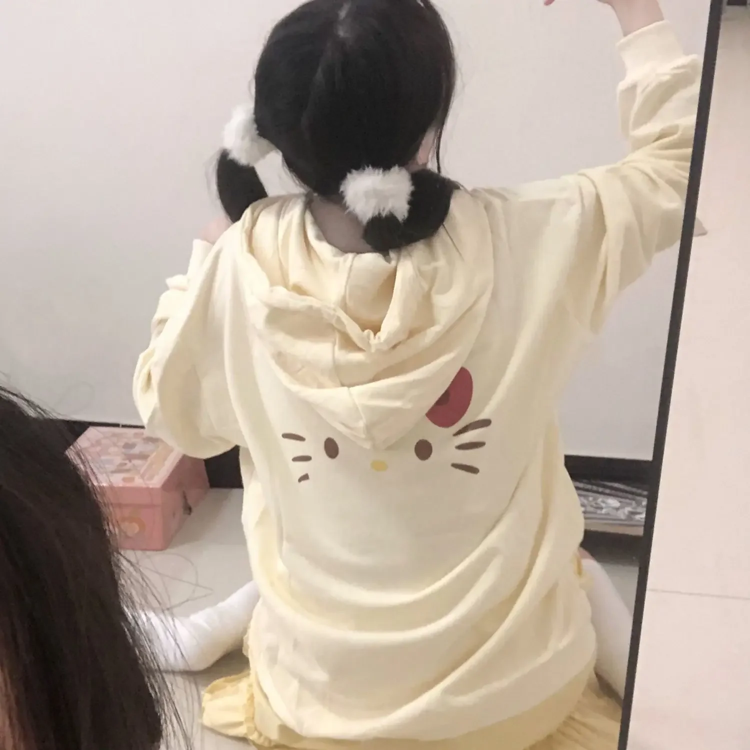 Sanrio hello kitty Cute coat Girls Autumn and winter Hooded Sweater Fashion Cardigan Sweater Jacket women outer garment
Sanrio hello kitty Cute coat Girls Autumn and winter Hooded Sweater Fashion Cardigan Sweater Jacket women outer garment