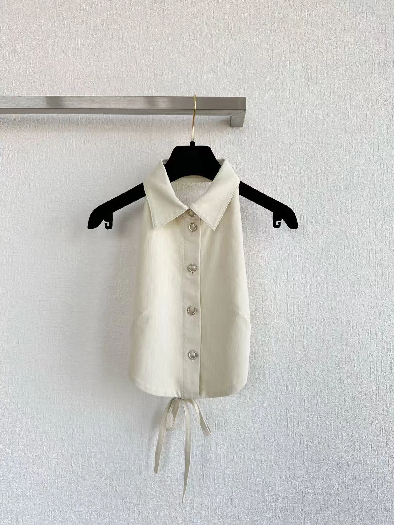 Luxury brand 26C new style spring Shoulder Strap Backless Vest high quality same the show
Luxury brand 26C new style spring Shoulder Strap Backless Vest high quality same the show