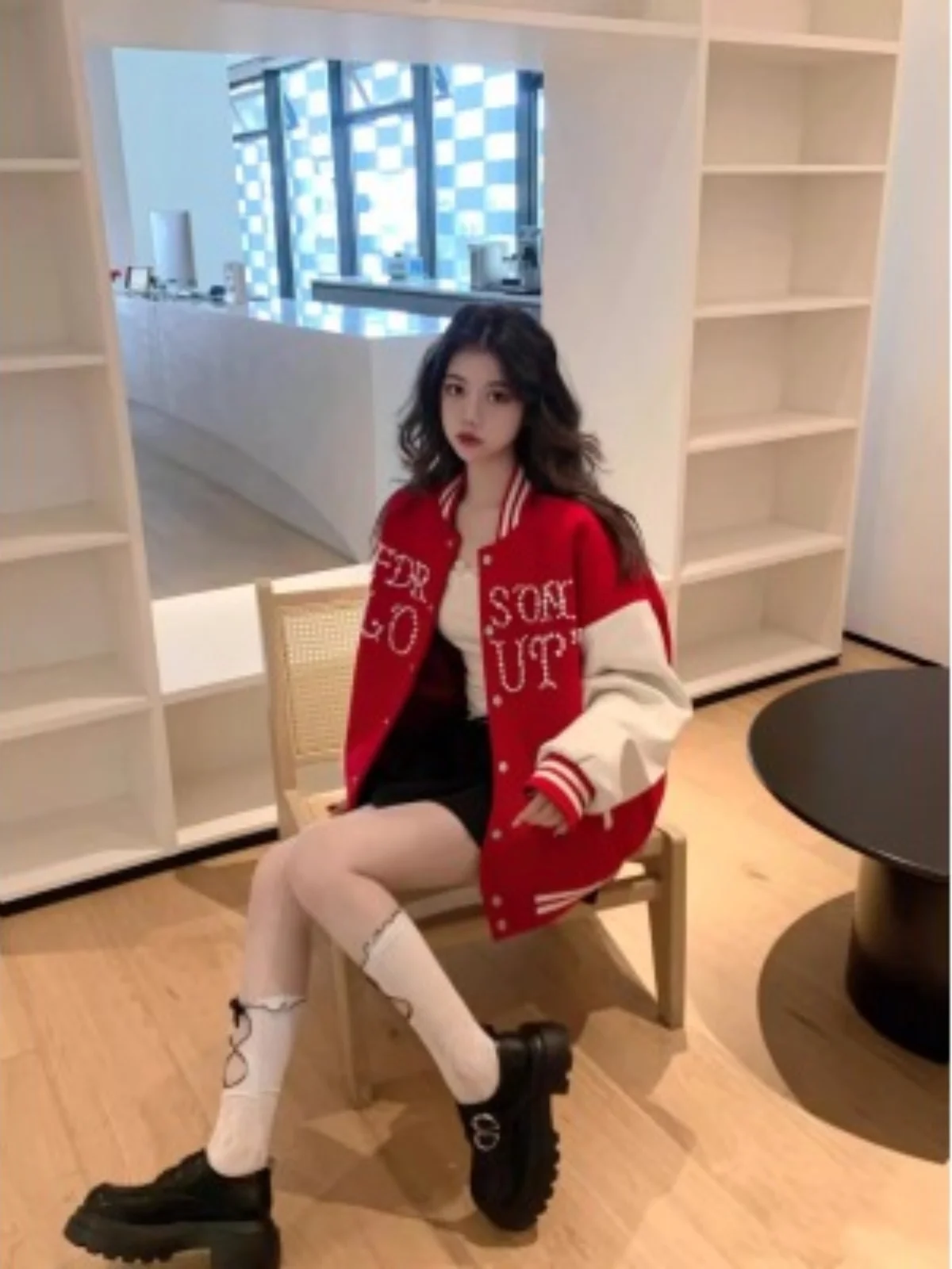 Женские бейсбольные куртки: мягкие, осенние, асимметричные, в стиле преппи, с клетчатым узором, вышивкой и вставками из сетчатой ткани, для активного отдыха
Женские бейсбольные куртки: мягкие, осенние, асимметричные, в стиле преппи, с клетчатым узором, вышивкой и вставками из сетчатой ткани, для активного отдыха