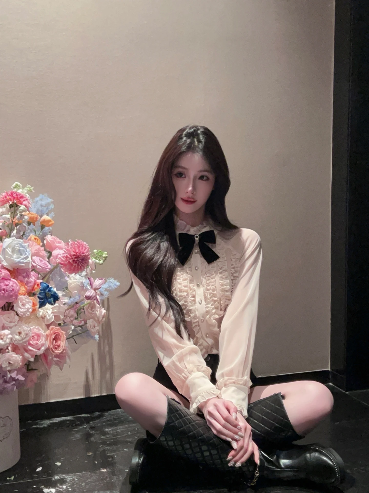 Новая весенняя белая женская блузка FairyJiang с воротником-бантом и воротником-стойкой, приталенная, дышащая, из ткани с древесным узором.
Новая весенняя белая женская блузка FairyJiang с воротником-бантом и воротником-стойкой, приталенная, дышащая, из ткани с древесным узором.