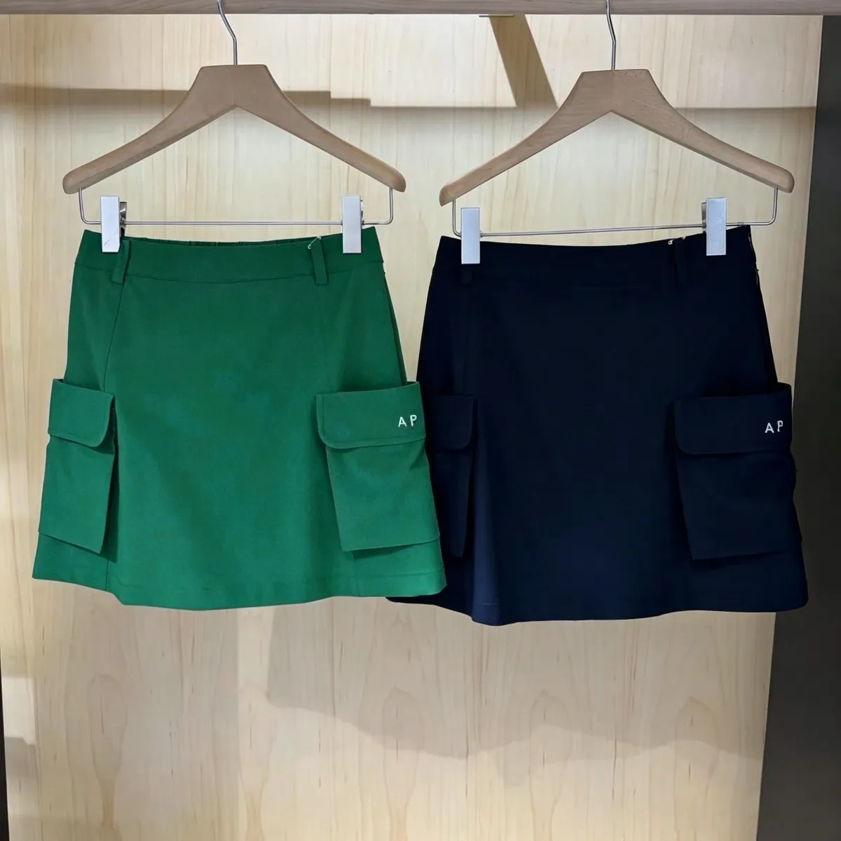 2026 Summer New Korean Style Golf Utility Multi-Pocket High Waist Slimming Versatile Letter Print Casual Women's A-Line Skirt
2026 Summer New Korean Style Golf Utility Multi-Pocket High Waist Slimming Versatile Letter Print Casual Women's A-Line Skirt