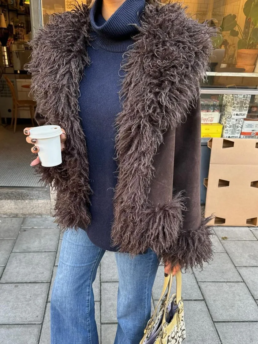 2025 New Women's Faux Fur Coat Euro-Chic Slimming Thermal Winter Coat Versatile Streetwear Premium Outwear
2025 New Women's Faux Fur Coat Euro-Chic Slimming Thermal Winter Coat Versatile Streetwear Premium Outwear