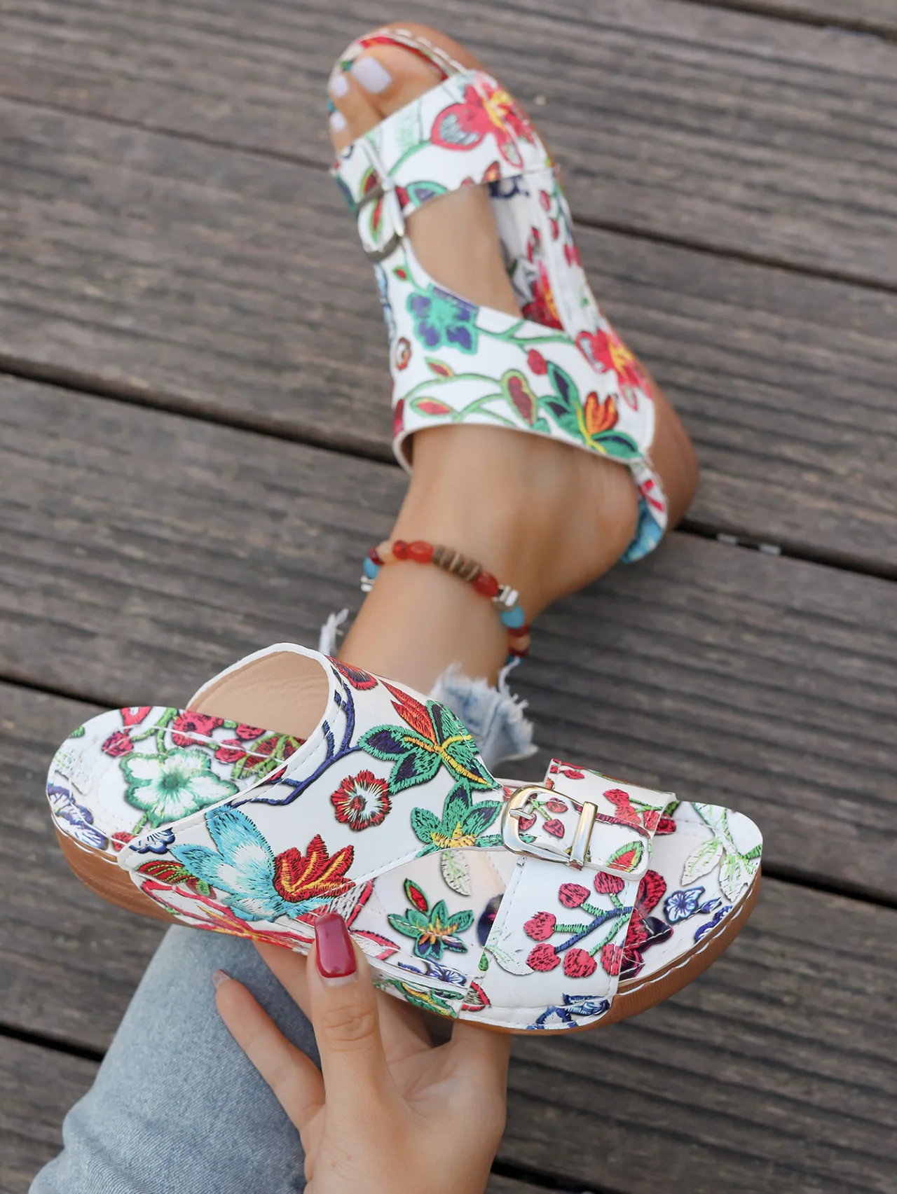 Summer new muffin thick bottom with skirt casual open toe everything beach sandals European and American Roman sandals
Summer new muffin thick bottom with skirt casual open toe everything beach sandals European and American Roman sandals