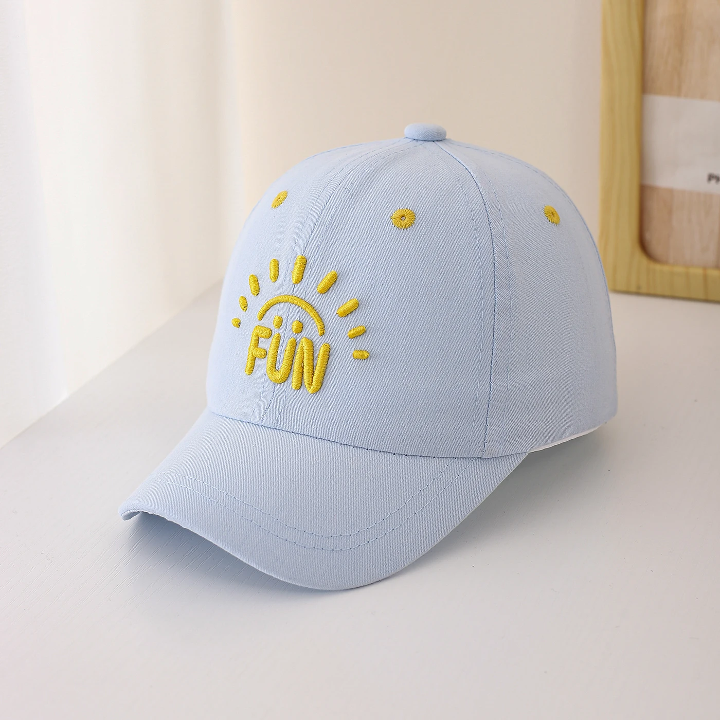Macaron bright color FUN sun-embroidered baseball cap - suitable for all seasons and suitable for both boys and girls
Macaron bright color FUN sun-embroidered baseball cap - suitable for all seasons and suitable for both boys and girls