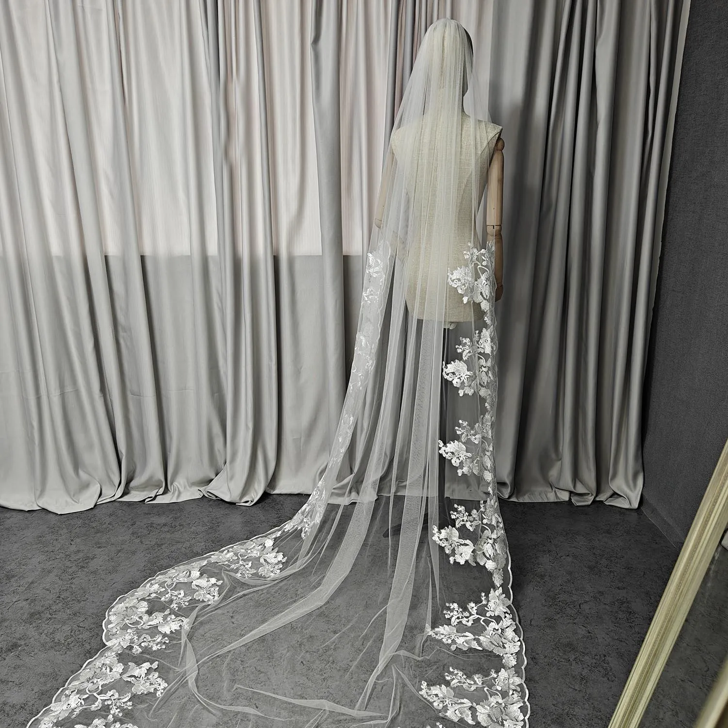 Customized Mermaid Tail Wedding Veil with Partial Lace, Single Tier 3 M Long Bridal Veil with Bling Sequins Lace, Ivory Veils 
Customized Mermaid Tail Wedding Veil with Partial Lace, Single Tier 3 M Long Bridal Veil with Bling Sequins Lace, Ivory Veils