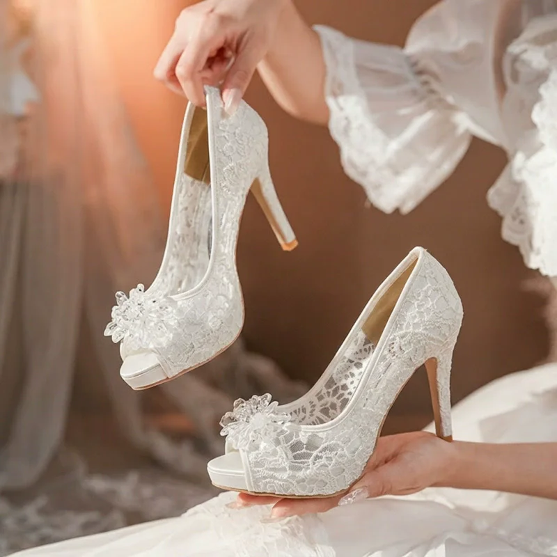 Summer new crystal lace waterproof table fish mouth wedding shoes banquet big size small size slim heel high-heeled women sandal
Summer new crystal lace waterproof table fish mouth wedding shoes banquet big size small size slim heel high-heeled women sandal