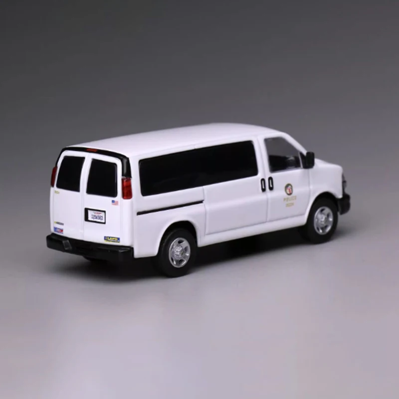 Модель 596 в масштабе 1/64, раскрашенная экспресс-полицейская, литая под давлением модель автомобиля из сплава, статическая коллекция, украшенный сувенир, подарок, хобби и игрушки
Модель 596 в масштабе 1/64, раскрашенная экспресс-полицейская, литая под давлением модель автомобиля из сплава, статическая коллекция, украшенный сувенир, подарок, хобби и игрушки