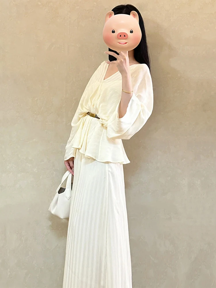 Elegant Fashionable Casual Women's Suit New Early Autumn V-neck Waist-fitted Top+ Draped Wide Leg Trousers French 2-piece Set
Elegant Fashionable Casual Women's Suit New Early Autumn V-neck Waist-fitted Top+ Draped Wide Leg Trousers French 2-piece Set
