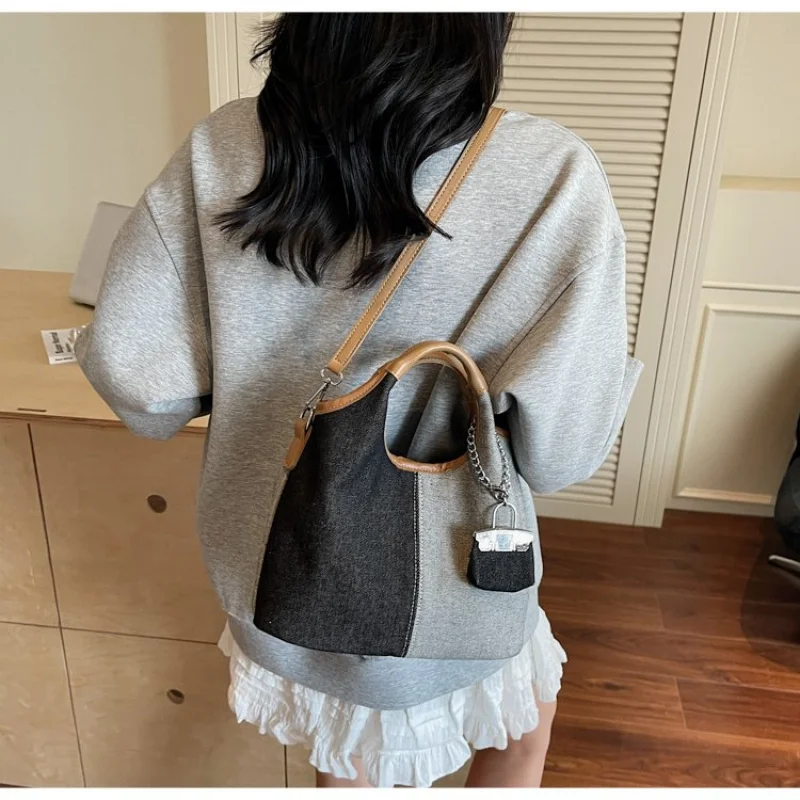 Fashionable Women's Handbag Made Of Premium Leather Boasting Paris Casual Daily Modern Look
Fashionable Women's Handbag Made Of Premium Leather Boasting Paris Casual Daily Modern Look