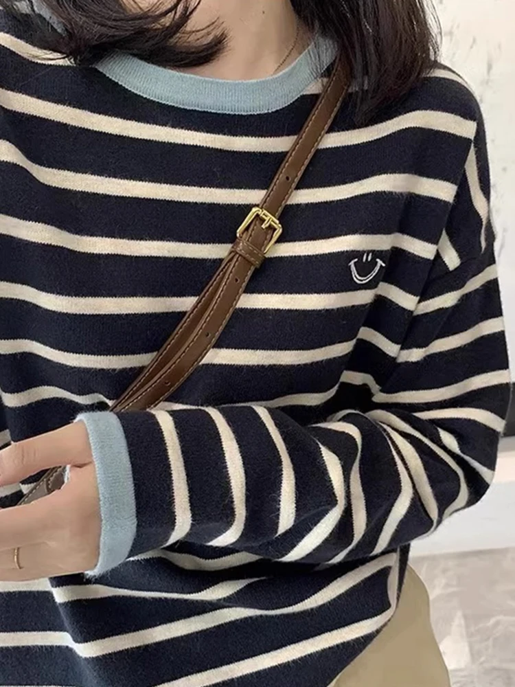 Comfortable Long Sleeve Knitted Sweater Embroidered Stripe Top Vintage Fashion Inner Wear Base Shirt Smile Face Stitching
Comfortable Long Sleeve Knitted Sweater Embroidered Stripe Top Vintage Fashion Inner Wear Base Shirt Smile Face Stitching