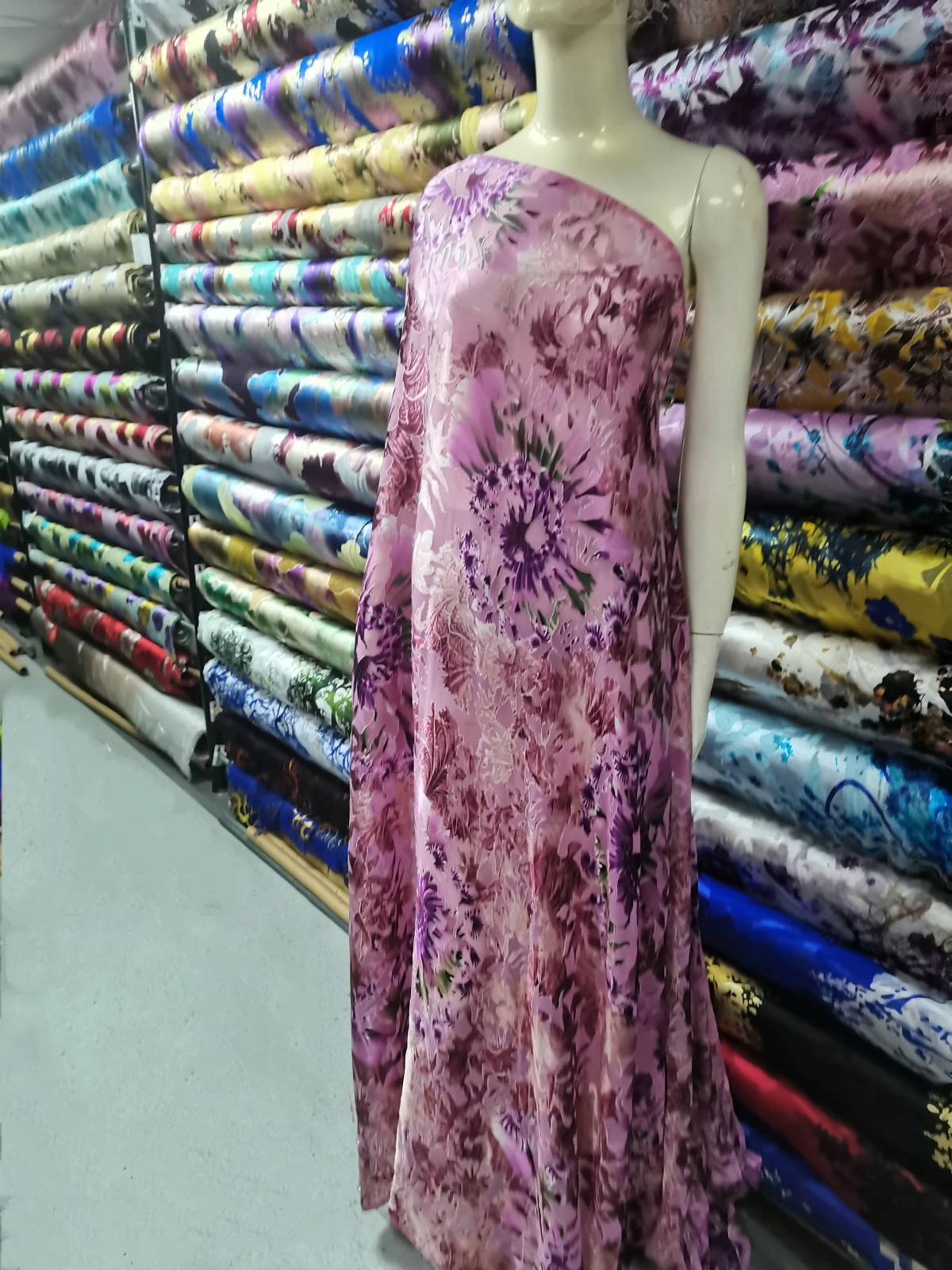 High Soft Comfortable Tulle Silk Fabric High Quality Silk Cotton Breathable Material For Women Dress 5 Yards Summer L5-420-1
High Soft Comfortable Tulle Silk Fabric High Quality Silk Cotton Breathable Material For Women Dress 5 Yards Summer L5-420-1