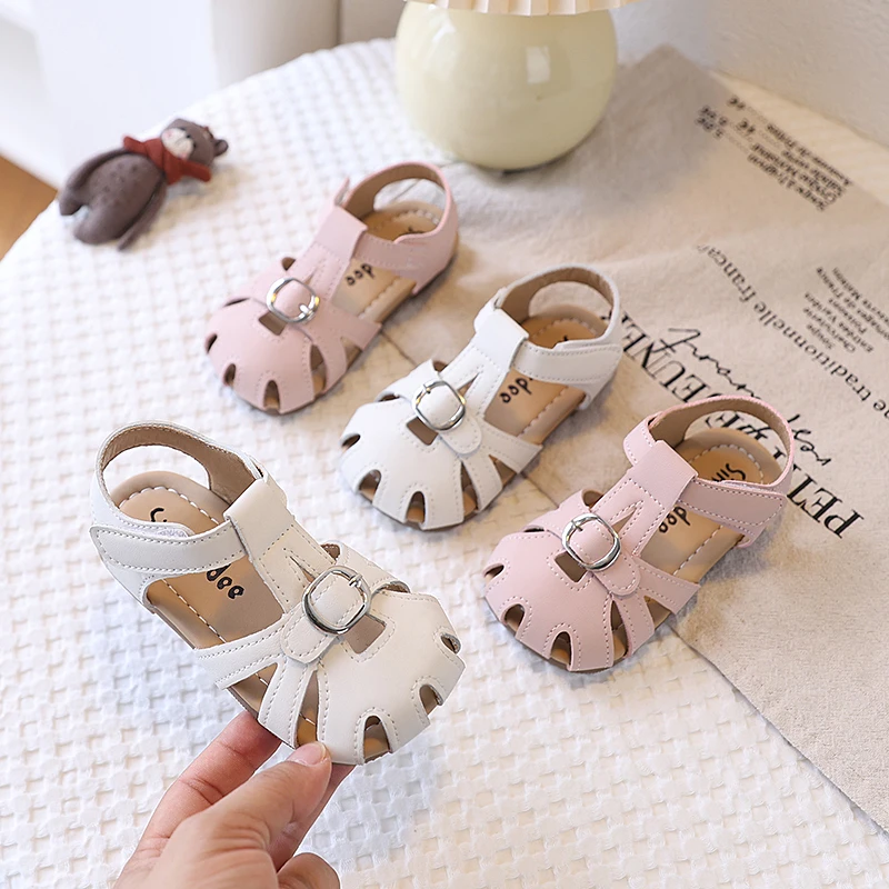 2026 Summer Girls Sandals Toe-covered Anti-kick Breathable Soft Kids Beach Shoes Sweet T-strap with Metal Buckle Cute Non-slip
2026 Summer Girls Sandals Toe-covered Anti-kick Breathable Soft Kids Beach Shoes Sweet T-strap with Metal Buckle Cute Non-slip
