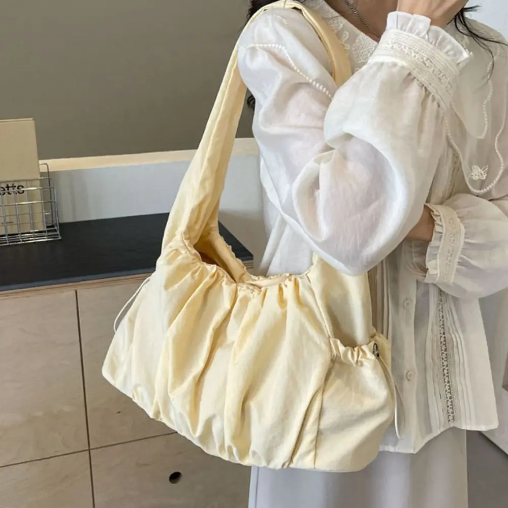 Simple Drawstring Pleated Shoulder Bag Solid Color Y2K Cloud Crossbody Bag Balletcore Large Capacity Nylon Underarm Bag Girls
Simple Drawstring Pleated Shoulder Bag Solid Color Y2K Cloud Crossbody Bag Balletcore Large Capacity Nylon Underarm Bag Girls