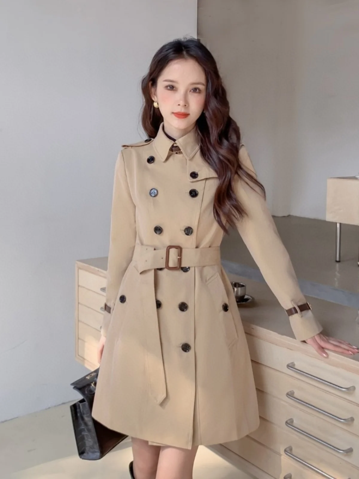 Bet Briti Sle Cotton Blend Long Coat Ele Commuter Wear Double Breasted Design Mid-Length A-Line Silhouette
Bet Briti Sle Cotton Blend Long Coat Ele Commuter Wear Double Breasted Design Mid-Length A-Line Silhouette