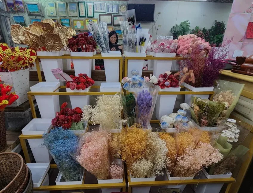 Mobile Flower Stand for Street Vendors, Multi Tier Iron Flower Bucket Display Rack for Florist Shop & Wedding Decoration
Mobile Flower Stand for Street Vendors, Multi Tier Iron Flower Bucket Display Rack for Florist Shop & Wedding Decoration