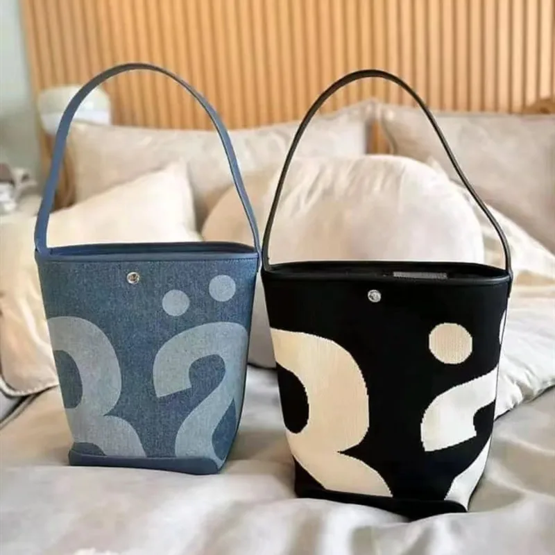 Fashion Denim Leather Ladies Vegetable Basket Large Capacity Tote Bag For Female Women's Retro Blue Contrast Color Bucket Bag
Fashion Denim Leather Ladies Vegetable Basket Large Capacity Tote Bag For Female Women's Retro Blue Contrast Color Bucket Bag