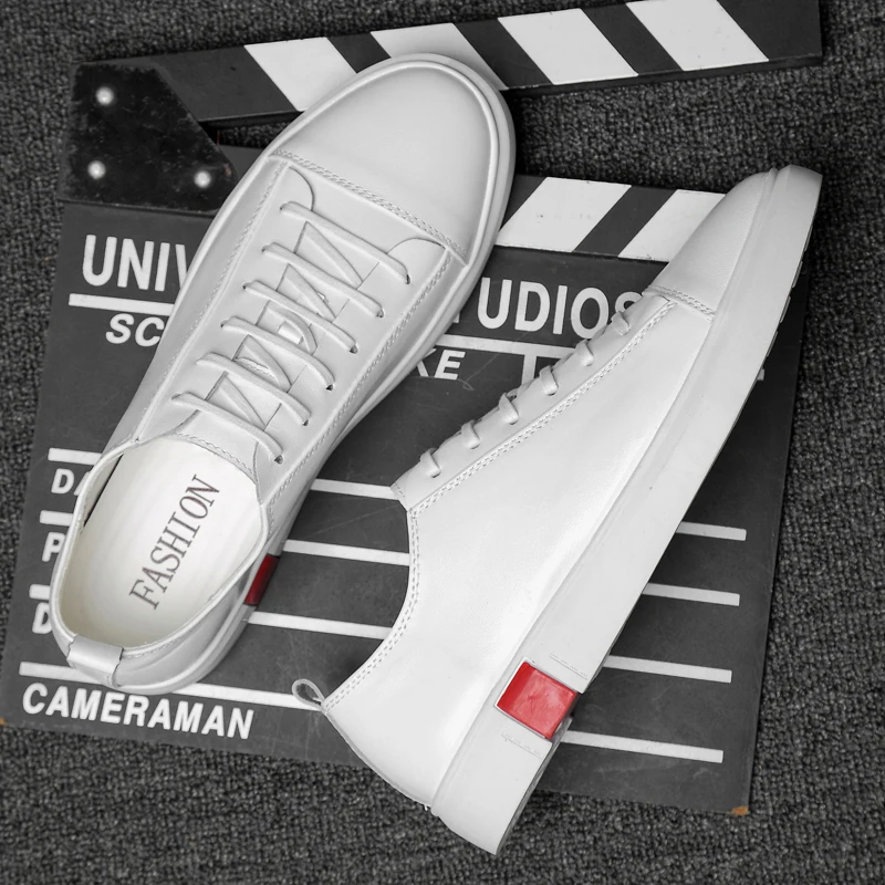 Autumn New Simple White Men's Leather Casual Shoes Soft Sole Massage Sole Men's Work Business Shoes Commuting Driving Shoes
Autumn New Simple White Men's Leather Casual Shoes Soft Sole Massage Sole Men's Work Business Shoes Commuting Driving Shoes