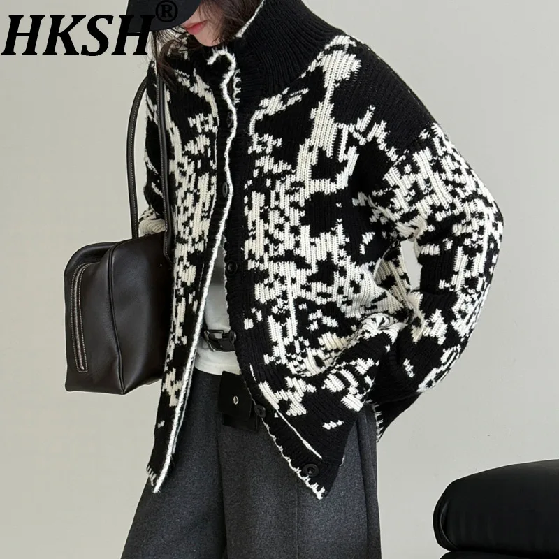 HKSH Autumn Winter New Women's Sweater Stand Collar Single Breasted Contrast Color Knitted Cardigan Elegant Casual Coats HK15052
HKSH Autumn Winter New Women's Sweater Stand Collar Single Breasted Contrast Color Knitted Cardigan Elegant Casual Coats HK15052