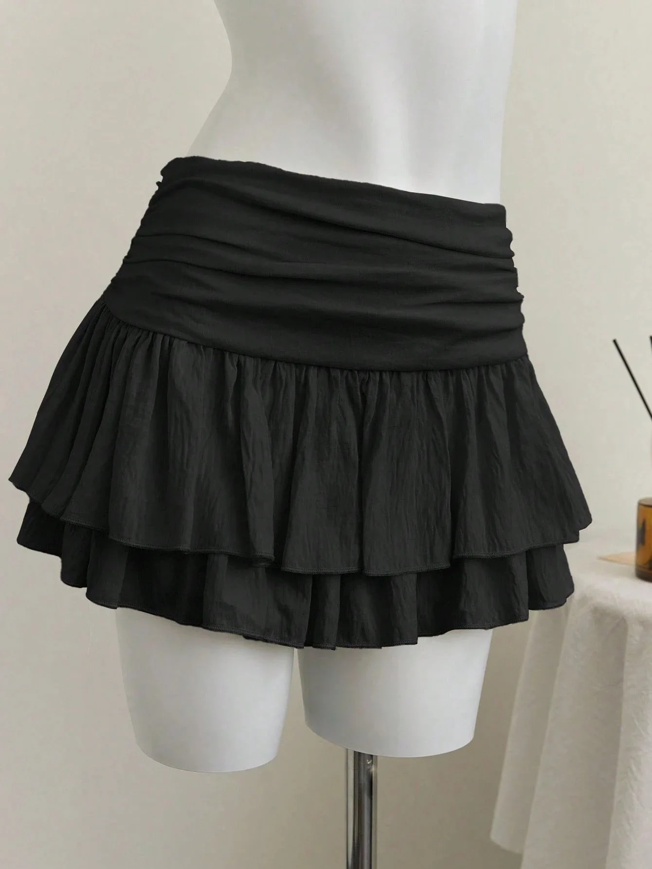 New trendy and fashionable sweet high-waisted cake-style short skirt pleats irregular double-layer solid color versatile sexy
New trendy and fashionable sweet high-waisted cake-style short skirt pleats irregular double-layer solid color versatile sexy