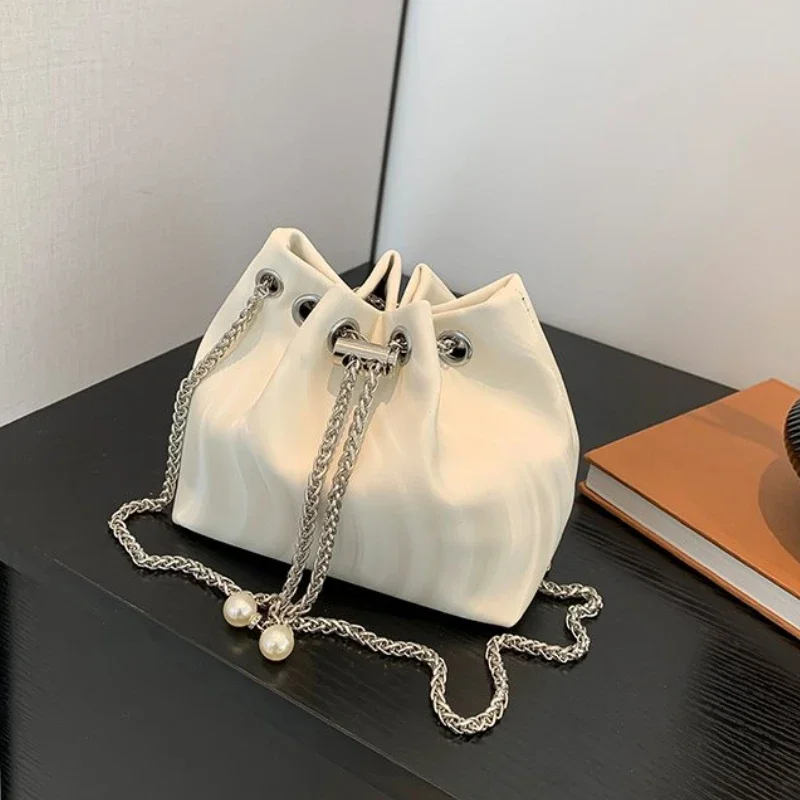 Casual Solid PU Open Pocket Shoulder Bags 2025 Hot Sale Interior Compartment Bags for Women Strap-on Pleated Women's Handbags
Casual Solid PU Open Pocket Shoulder Bags 2025 Hot Sale Interior Compartment Bags for Women Strap-on Pleated Women's Handbags