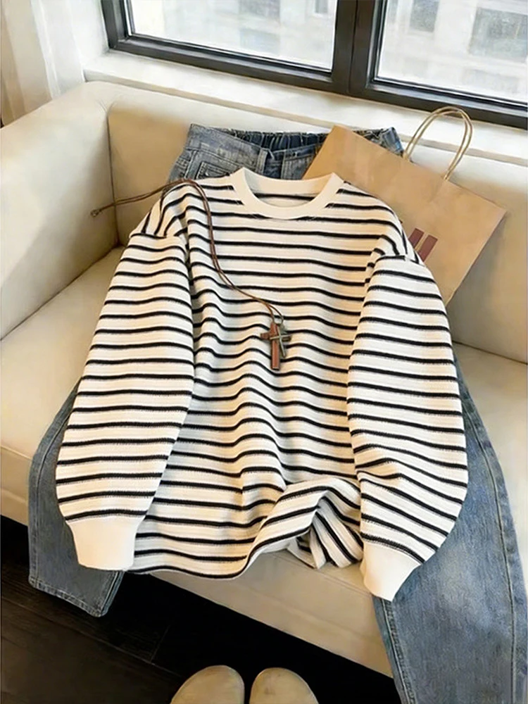 Men's round Ne Fce Lined Sweatirt Casual Loose Fit Striped Pattern Autumn Winter Leisure Top Youth Base Layer irt
Men's round Ne Fce Lined Sweatirt Casual Loose Fit Striped Pattern Autumn Winter Leisure Top Youth Base Layer irt