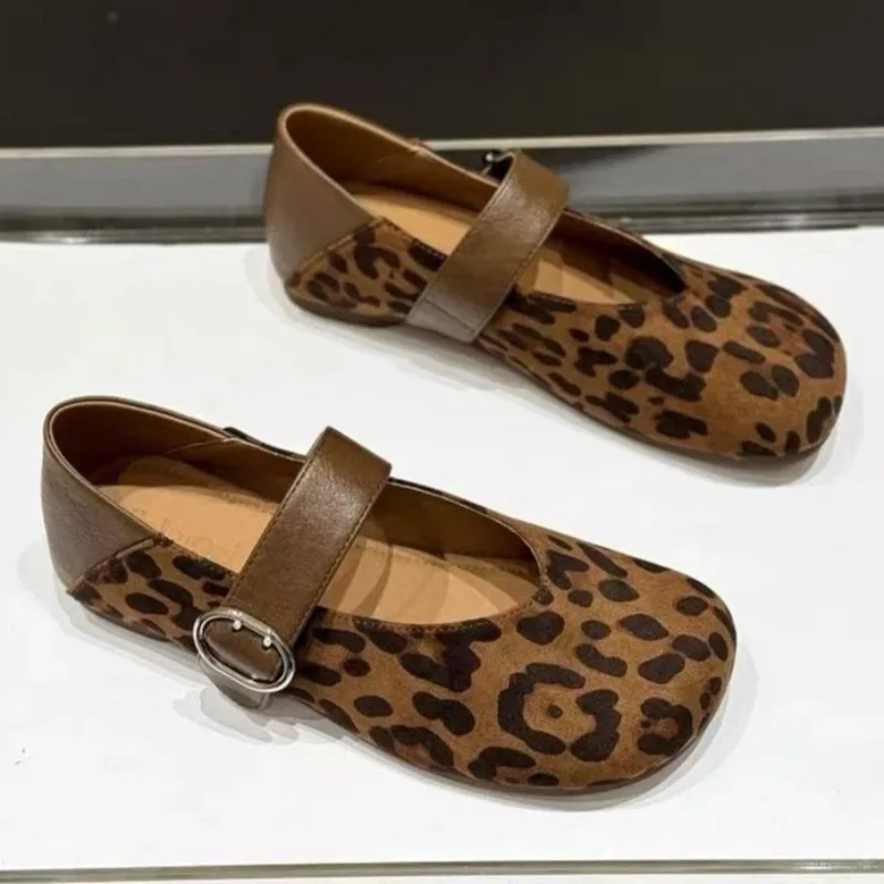 Leopard Flats Women Loafers Shoes 2025 Autumn Fashion Buckle Sport Shoes New Designer Shallow Sneakers Walking Zapatillas Mujer
Leopard Flats Women Loafers Shoes 2025 Autumn Fashion Buckle Sport Shoes New Designer Shallow Sneakers Walking Zapatillas Mujer