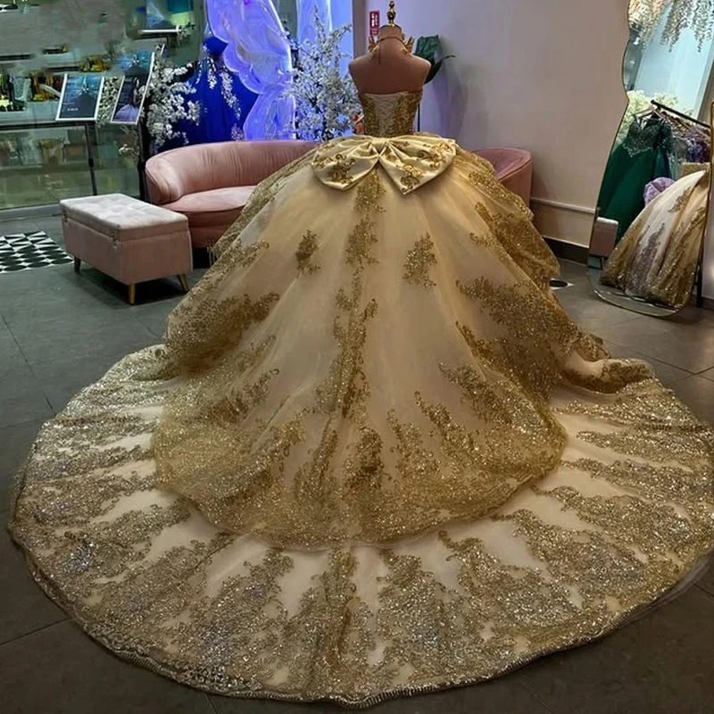 Customized Luxury Gold Quinceanera Dresses Off Shoulder Ball Gown Sweep Train Women Prom Party Dress Sweet 15 16 Girl Occasion
Customized Luxury Gold Quinceanera Dresses Off Shoulder Ball Gown Sweep Train Women Prom Party Dress Sweet 15 16 Girl Occasion