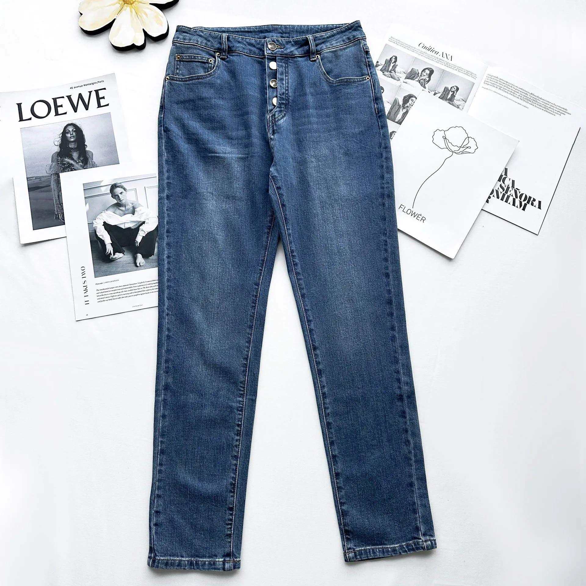 Women's High-Waisted Buttoned Pencil Pants, Slim-Fitting Design, Novel Jeans, Blue, European and American, New
Women's High-Waisted Buttoned Pencil Pants, Slim-Fitting Design, Novel Jeans, Blue, European and American, New