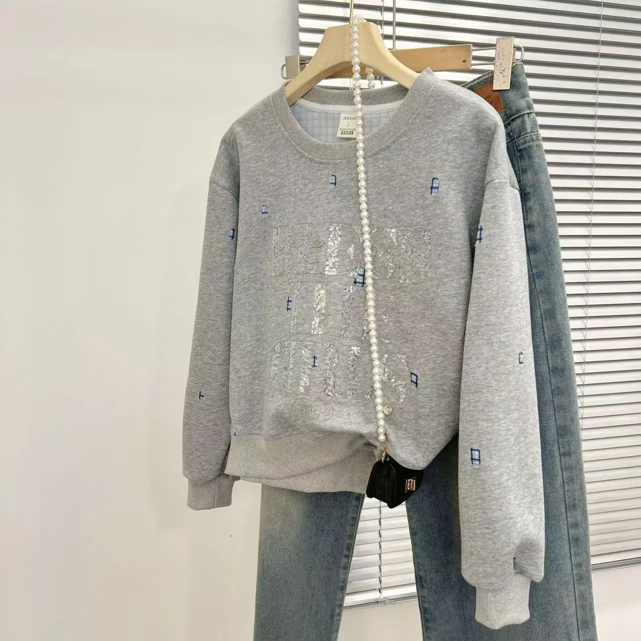 Heavyweight Bright Sequin Letter Print round Ne Hoodl Sweatirt Loose Fit Comfortable Sle for Women plus Size 300 Pou
Heavyweight Bright Sequin Letter Print round Ne Hoodl Sweatirt Loose Fit Comfortable Sle for Women plus Size 300 Pou
