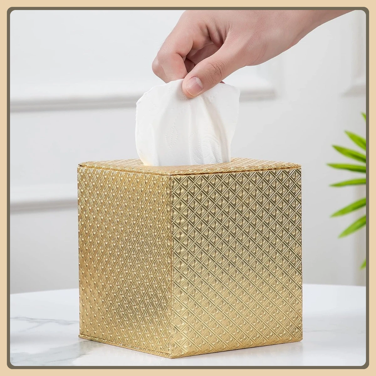 Квадратный золотой держатель для салфеток, металлическая крышка для аксессуаров и столешницы для ванной комнаты 
Квадратный золотой держатель для салфеток, металлическая крышка для аксессуаров и столешницы для ванной комнаты