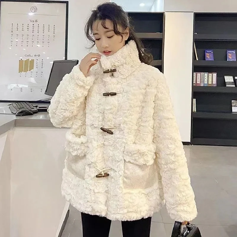 Beige Horn Buttons Faux Fur Coat Women 2024 Winter Long Sleeve Lamb Wool Jacket Woman Korean Fashion Thicken Warm Outwear Female
Beige Horn Buttons Faux Fur Coat Women 2024 Winter Long Sleeve Lamb Wool Jacket Woman Korean Fashion Thicken Warm Outwear Female