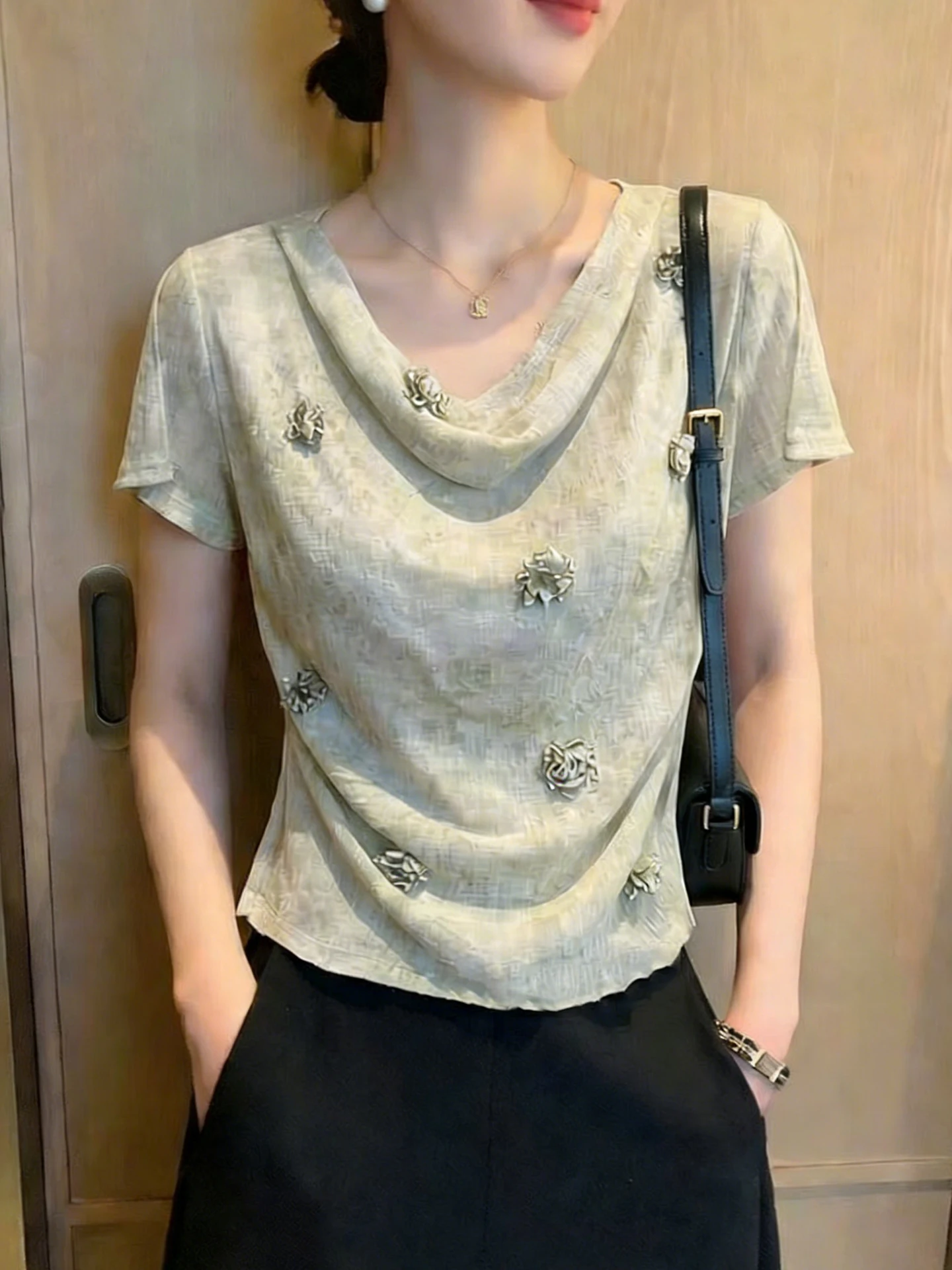 Korean Style Fashionable T-Shirt Women's Short Sleeve Slimming Simple Summer Top Commute Straight Tube Design Sense Crew Neck
Korean Style Fashionable T-Shirt Women's Short Sleeve Slimming Simple Summer Top Commute Straight Tube Design Sense Crew Neck