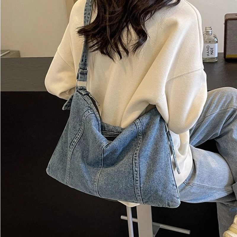 Fashionable new design denim material fabric diagonal cross bag new women's bag trend versatile simple shoulder bag
Fashionable new design denim material fabric diagonal cross bag new women's bag trend versatile simple shoulder bag