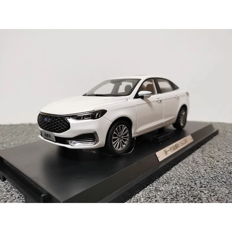 Diecast 1:18 Scale Original Changan FORD ESCORT 2022 Alloy Car Model Collectible Toy Gift Souvenir Display Ornament
Diecast 1:18 Scale Original Changan FORD ESCORT 2022 Alloy Car Model Collectible Toy Gift Souvenir Display Ornament