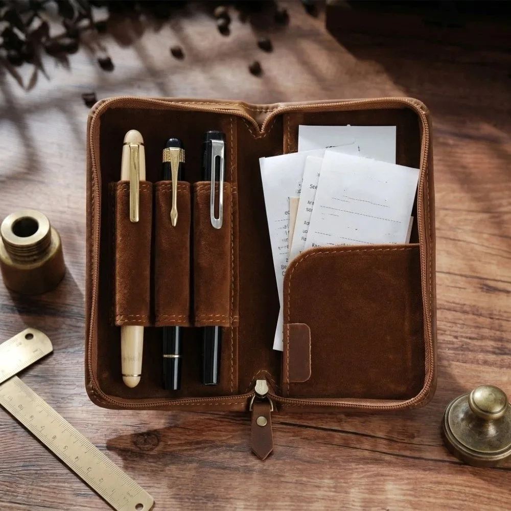 Durable Top Layer of Cowhide Cowhide Pen Case 3 Slots Zipper Closure Pen Pouch Vintage Handmade Cowhide Pen Bag School Supplies
Durable Top Layer of Cowhide Cowhide Pen Case 3 Slots Zipper Closure Pen Pouch Vintage Handmade Cowhide Pen Bag School Supplies