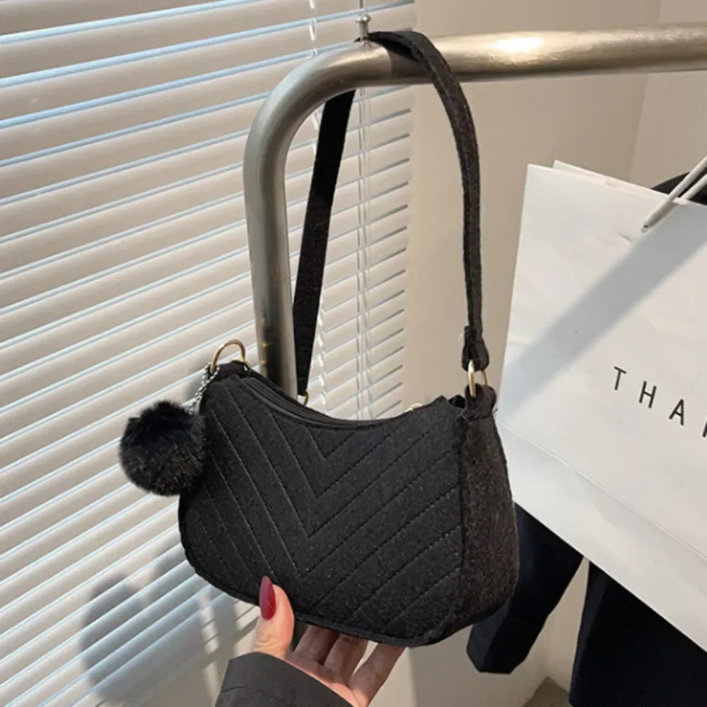 Stylish Women's Leather Tote Bag, Mini Crossbody Bag with Chain Strap, Solid Color Casual Underarm Shoulder Purse for Daily Use
Stylish Women's Leather Tote Bag, Mini Crossbody Bag with Chain Strap, Solid Color Casual Underarm Shoulder Purse for Daily Use