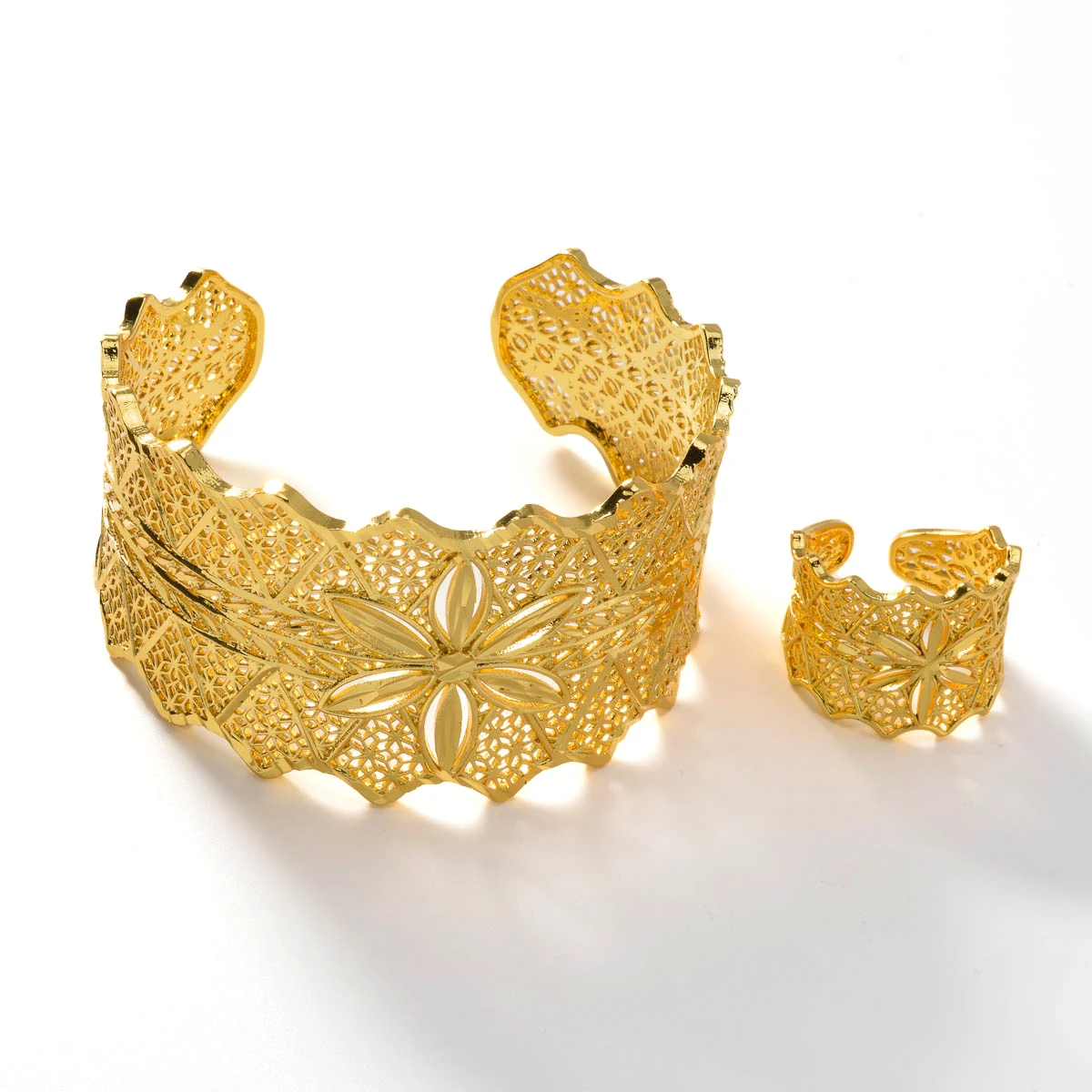 Gold Color Cuff Bangle Bracelet Ring Dubai Indian Luxury Design Bridal Jewelry for Weddings African Parties
Gold Color Cuff Bangle Bracelet Ring Dubai Indian Luxury Design Bridal Jewelry for Weddings African Parties
