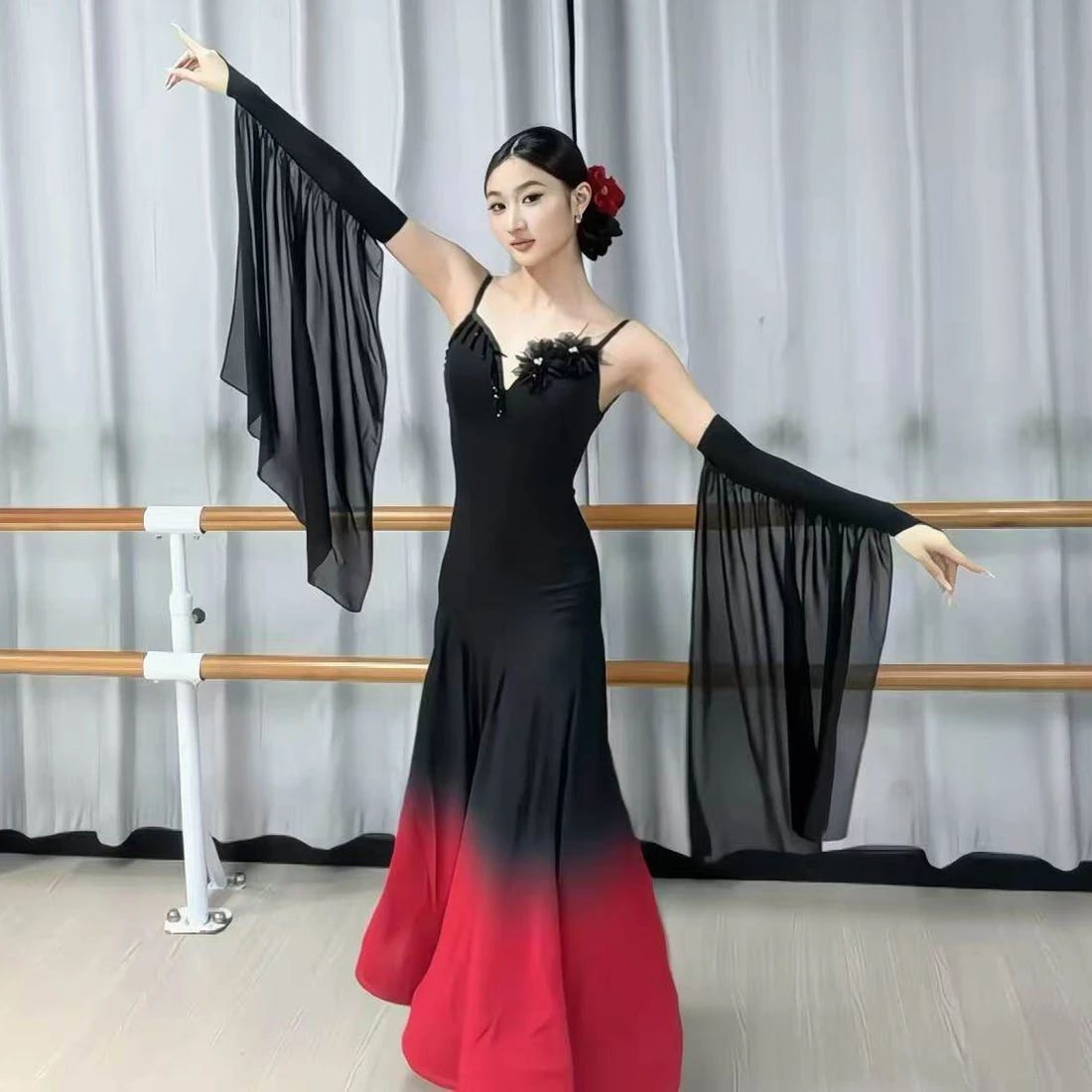 New Modern Black And Red Gradient Dress With Wide Hem And Slimming Evening Dance Dress With A Pair Of Large Floating Sleeves
New Modern Black And Red Gradient Dress With Wide Hem And Slimming Evening Dance Dress With A Pair Of Large Floating Sleeves