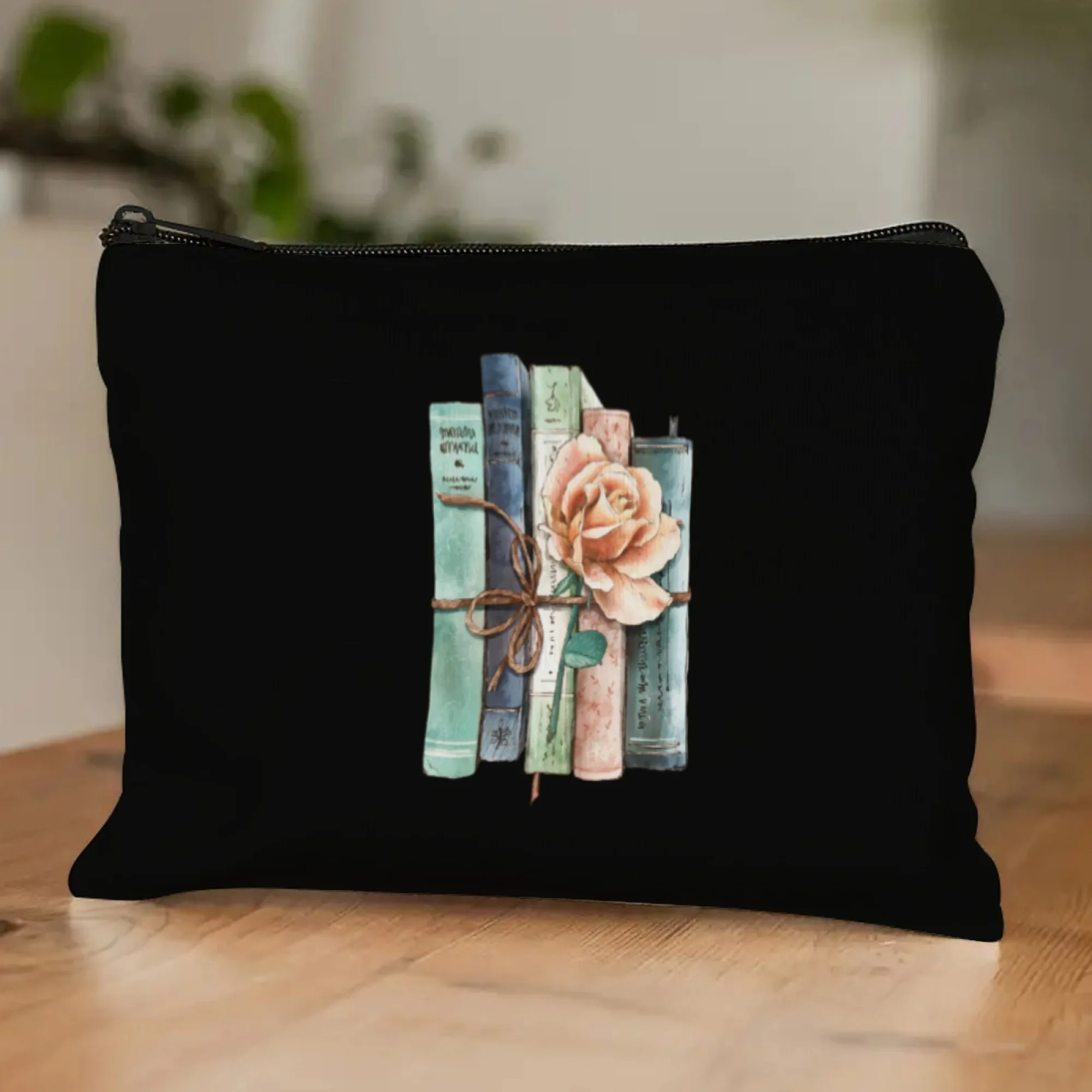 Винтажная косметичка «книга и роза» в акварельном стиле с розово-черной сумкой-органайзером для литературных и романтических любителей
Винтажная косметичка «книга и роза» в акварельном стиле с розово-черной сумкой-органайзером для литературных и романтических любителей