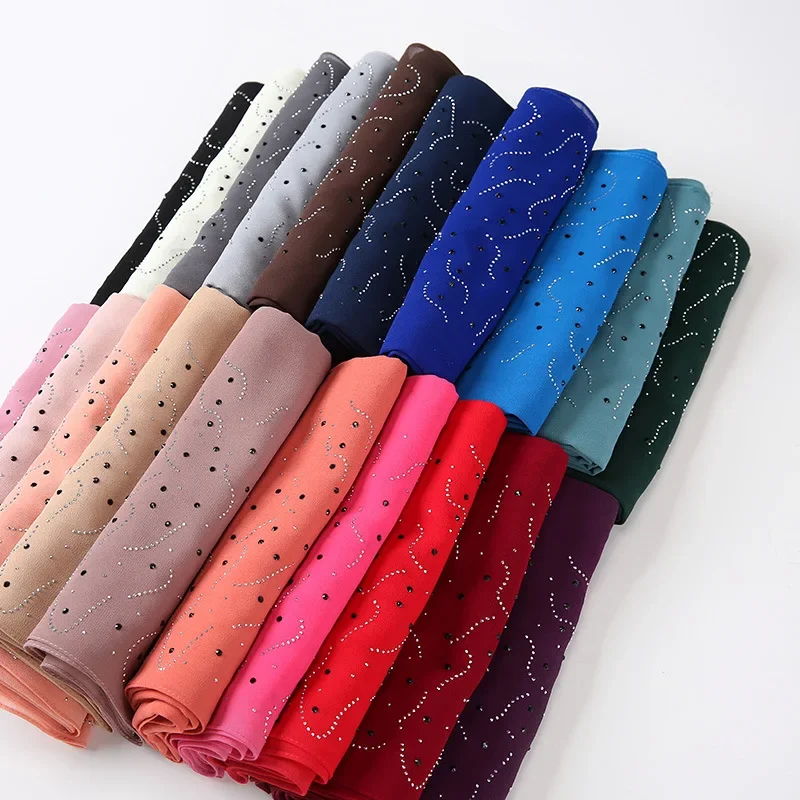 New pearl chiffon hot diamond scarf, Malaysian women's headscarf, fashionable pattern stripes
New pearl chiffon hot diamond scarf, Malaysian women's headscarf, fashionable pattern stripes