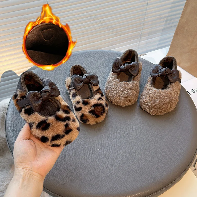 Girls' Plush Shoes 2025 Winter New Fashion Bow Knot Leopard Warm Shoes Lightweight Comfortable Soft Sole Children's Cotton Shoes
Girls' Plush Shoes 2025 Winter New Fashion Bow Knot Leopard Warm Shoes Lightweight Comfortable Soft Sole Children's Cotton Shoes
