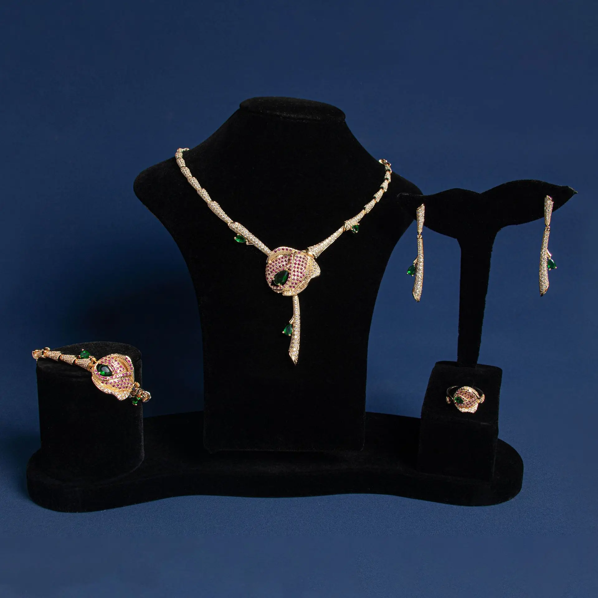 Squisito fiore bagliore Zirconia Collana Orecchini Bracciale Anello Set Abito Partito Matrimonio Sposa Prom Accessori M-251
Squisito fiore bagliore Zirconia Collana Orecchini Bracciale Anello Set Abito Partito Matrimonio Sposa Prom Accessori M-251