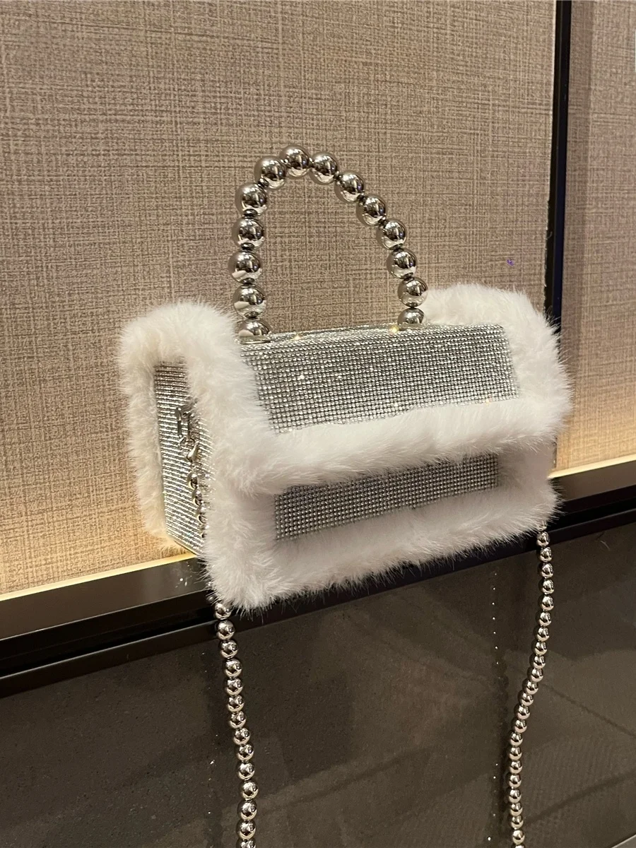 Moli Sweet Lady Rabbit Fur Velvet Small Square Handbag Evening Crossbody Bag Metal Hardware Shiny Diamond Women's Bag
Moli Sweet Lady Rabbit Fur Velvet Small Square Handbag Evening Crossbody Bag Metal Hardware Shiny Diamond Women's Bag
