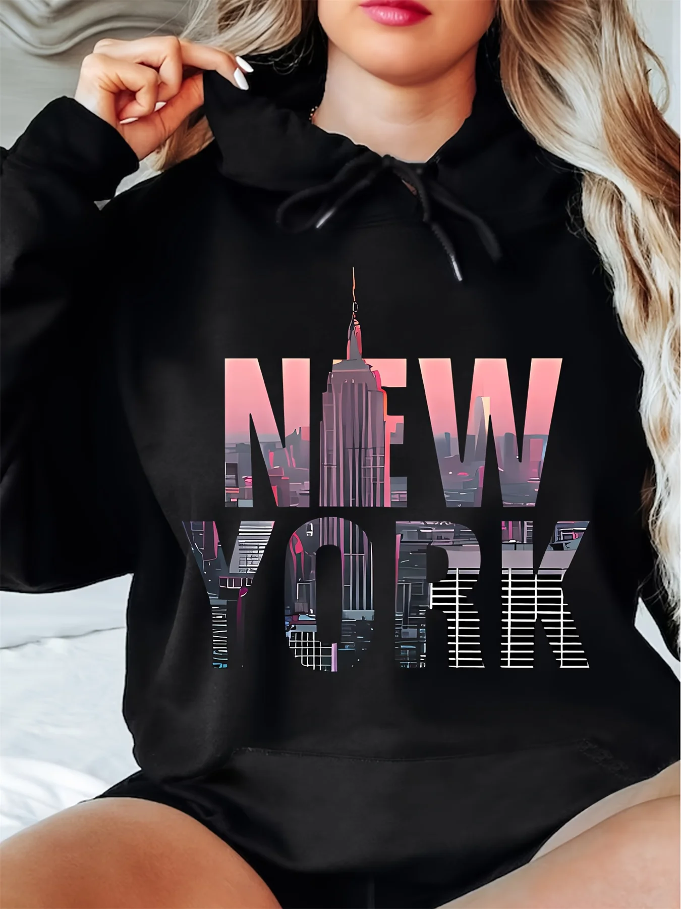 Women's autumn and winter casual loose hooded sweatshirt with New York print drawstring round neck long sleeved warm pullover
Women's autumn and winter casual loose hooded sweatshirt with New York print drawstring round neck long sleeved warm pullover