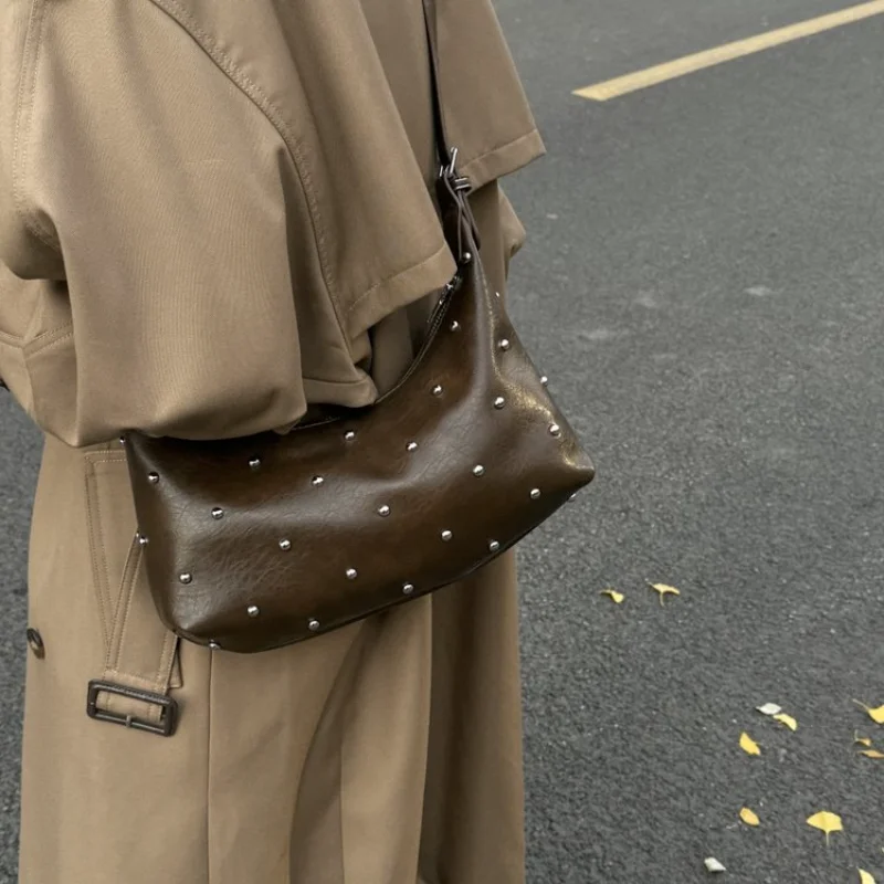 Women's Casual Style Soft Faux Leather Rivet Hobo Shoulder Bag, Ideal for Daily Use, School Commute, Weekend Outings & Shopping
Women's Casual Style Soft Faux Leather Rivet Hobo Shoulder Bag, Ideal for Daily Use, School Commute, Weekend Outings & Shopping