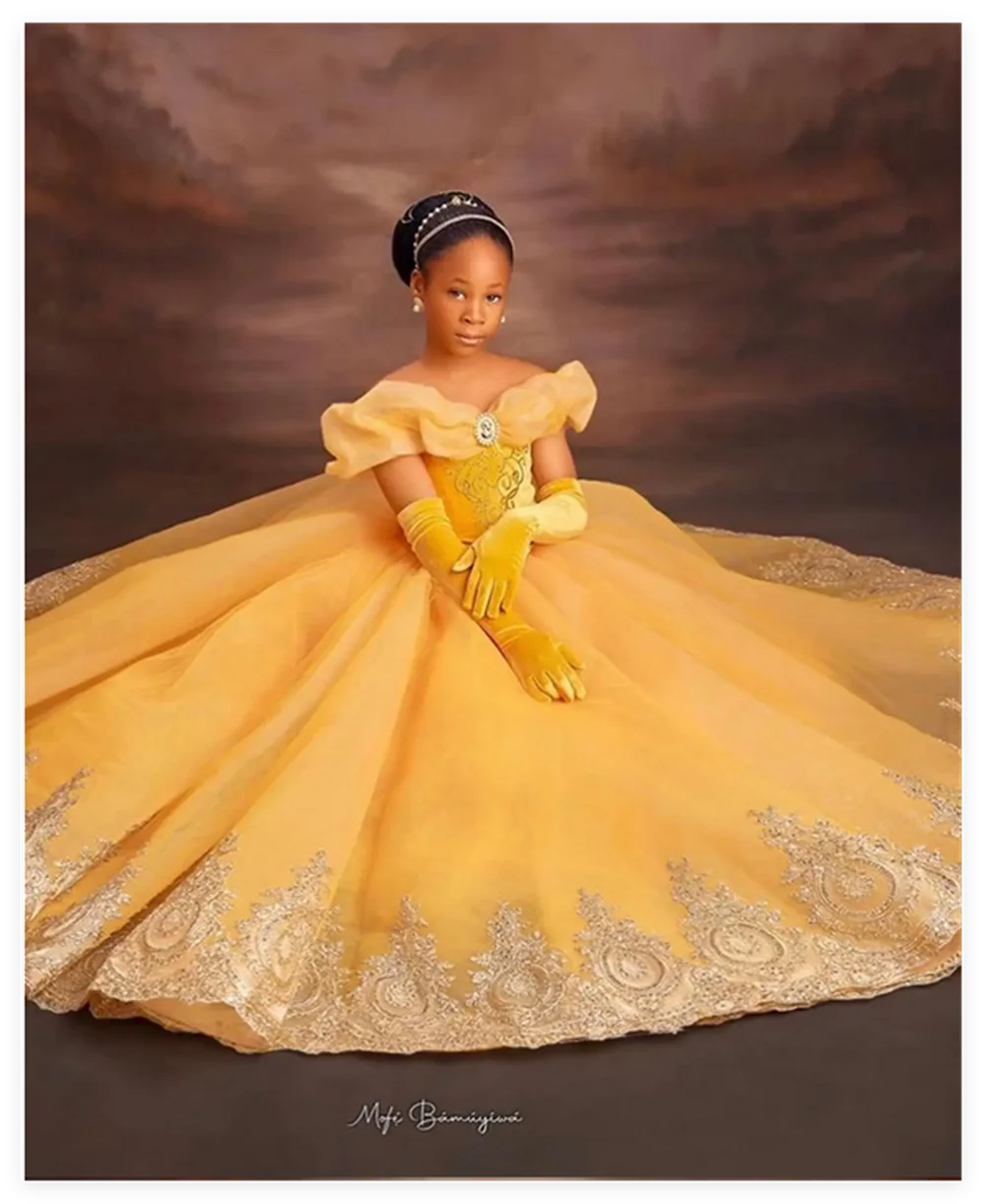 Quality Princess Yellow Flower Girls Dress Tulle Fully Ruffled with Gold Lace Applique for Kids Wedding Party Birthday Gowns
Quality Princess Yellow Flower Girls Dress Tulle Fully Ruffled with Gold Lace Applique for Kids Wedding Party Birthday Gowns
