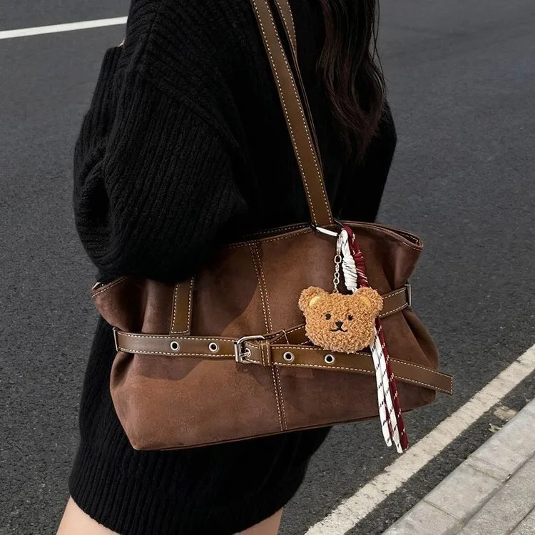 Sand-textured 2025 New Retro Large Capacity Tote Bag for Women, Casual Multi-purpose Commuter Single Shoulder Crossbody Bag
Sand-textured 2025 New Retro Large Capacity Tote Bag for Women, Casual Multi-purpose Commuter Single Shoulder Crossbody Bag