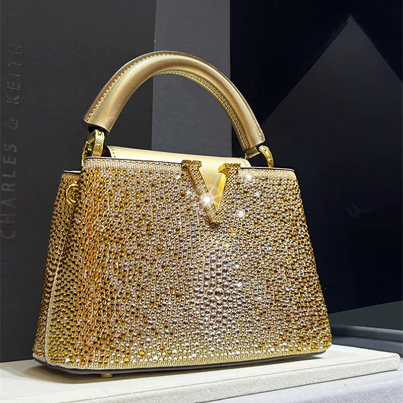 Роскошная женская сумка-тоут из натуральной кожи с бриллиантами, маленькая вечерняя сумка 2025, сумки через плечо через плечо с буквенным V-образным вырезом и стразами
Роскошная женская сумка-тоут из натуральной кожи с бриллиантами, маленькая вечерняя сумка 2025, сумки через плечо через плечо с буквенным V-образным вырезом и стразами